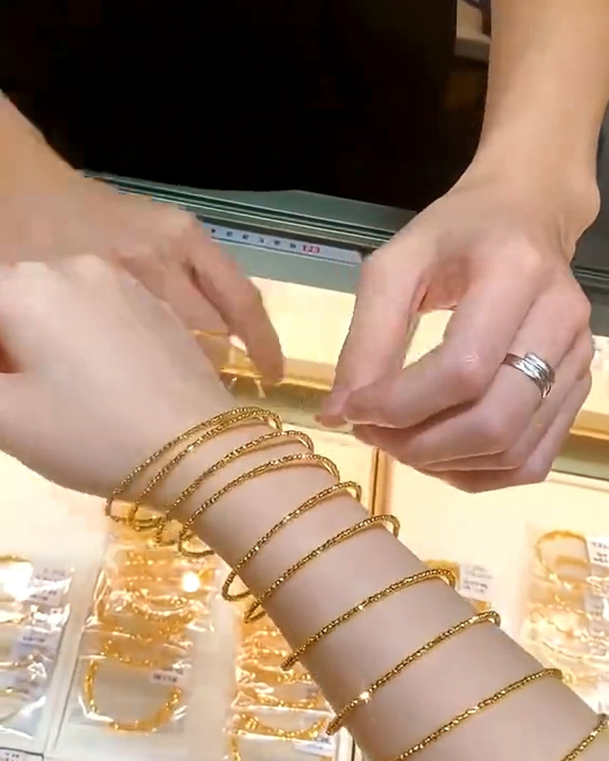 Elegant Bracelet for Women – Minimalist Luxury Fashion Jewelry